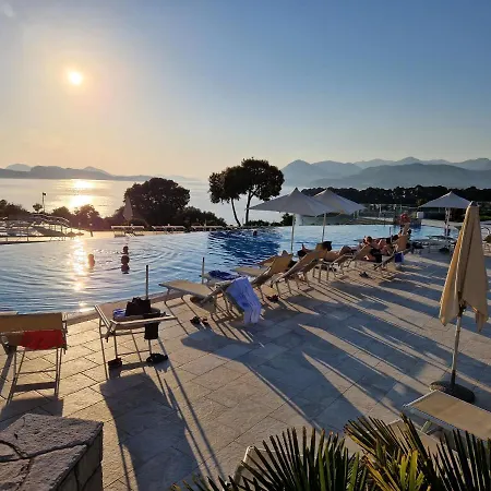 Adriatic Apartment *